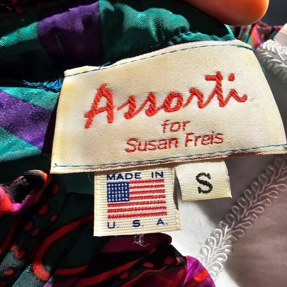 Vintage 1980s Assorti Blouse S Bold Abstract Ruffle Puff Sleeve Smocked Waist - Picture 6 of 9